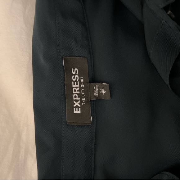 EXPRESS beautiful button shirt. - Picture 3 of 3